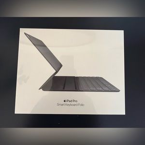 NWT iPad Pro Smart Keyboard Folio (3rd generation)